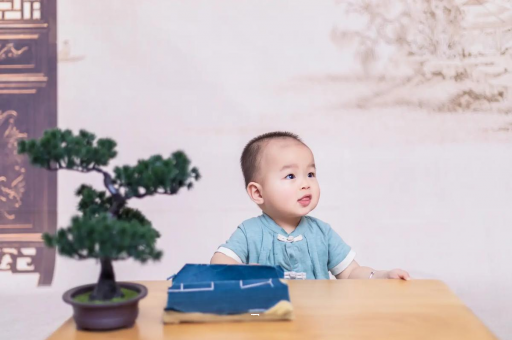 孝义几个月宝宝不吐奶